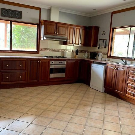 Bee'S Place - 3 Bedroom Home On 10 Acres Of Land With Distant Ocean Views Emu Bay ภายนอก รูปภาพ