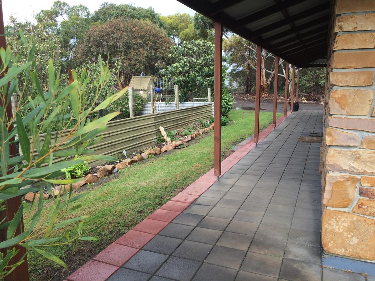 Bee'S Place - 3 Bedroom Home On 10 Acres Of Land With Distant Ocean Views Emu Bay ภายนอก รูปภาพ