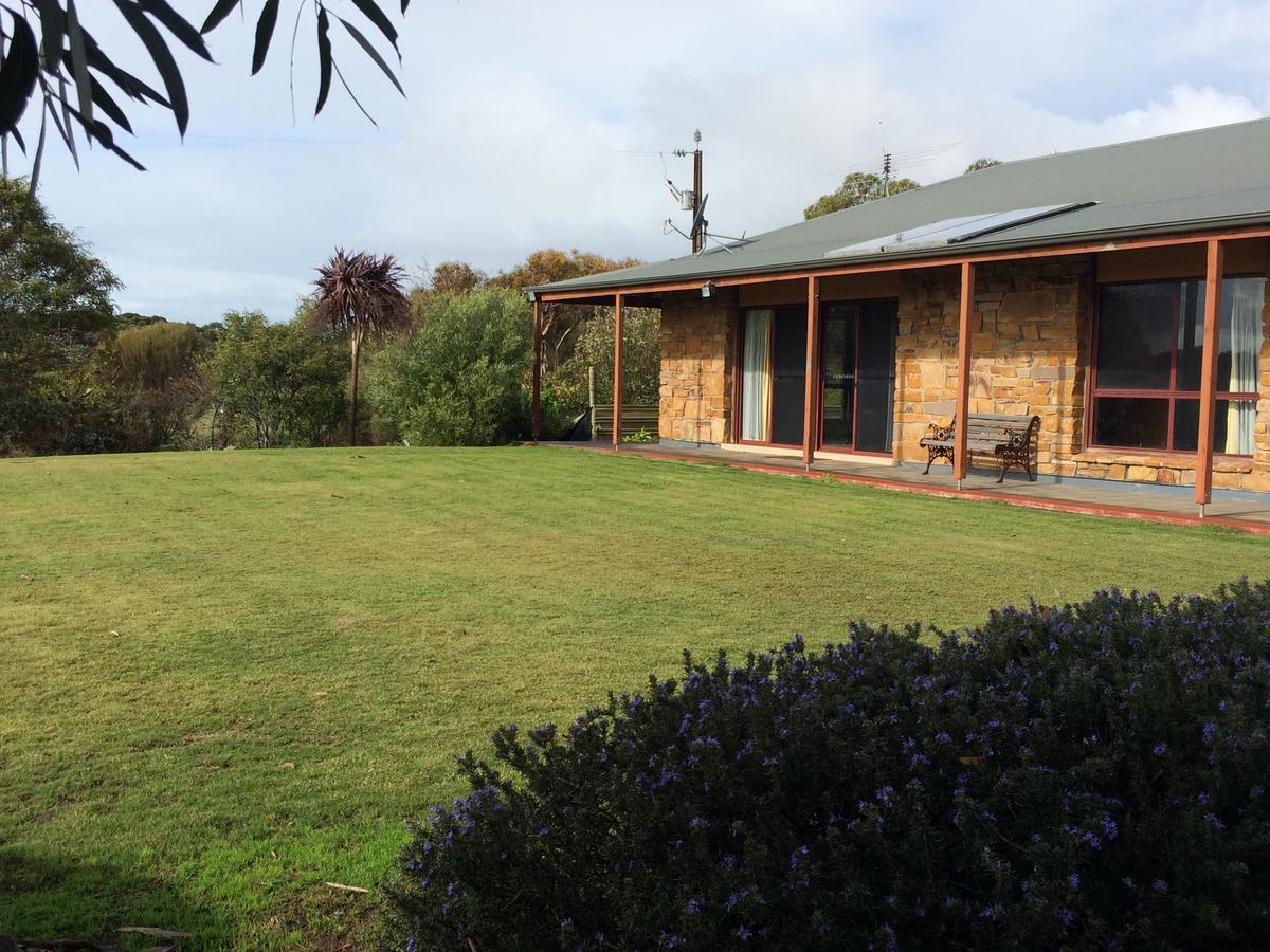 Bee'S Place - 3 Bedroom Home On 10 Acres Of Land With Distant Ocean Views Emu Bay ภายนอก รูปภาพ