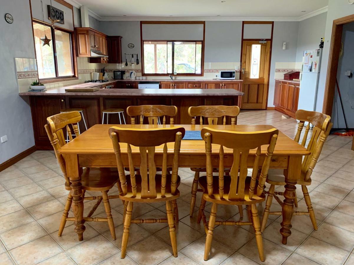 Bee'S Place - 3 Bedroom Home On 10 Acres Of Land With Distant Ocean Views Emu Bay ภายนอก รูปภาพ